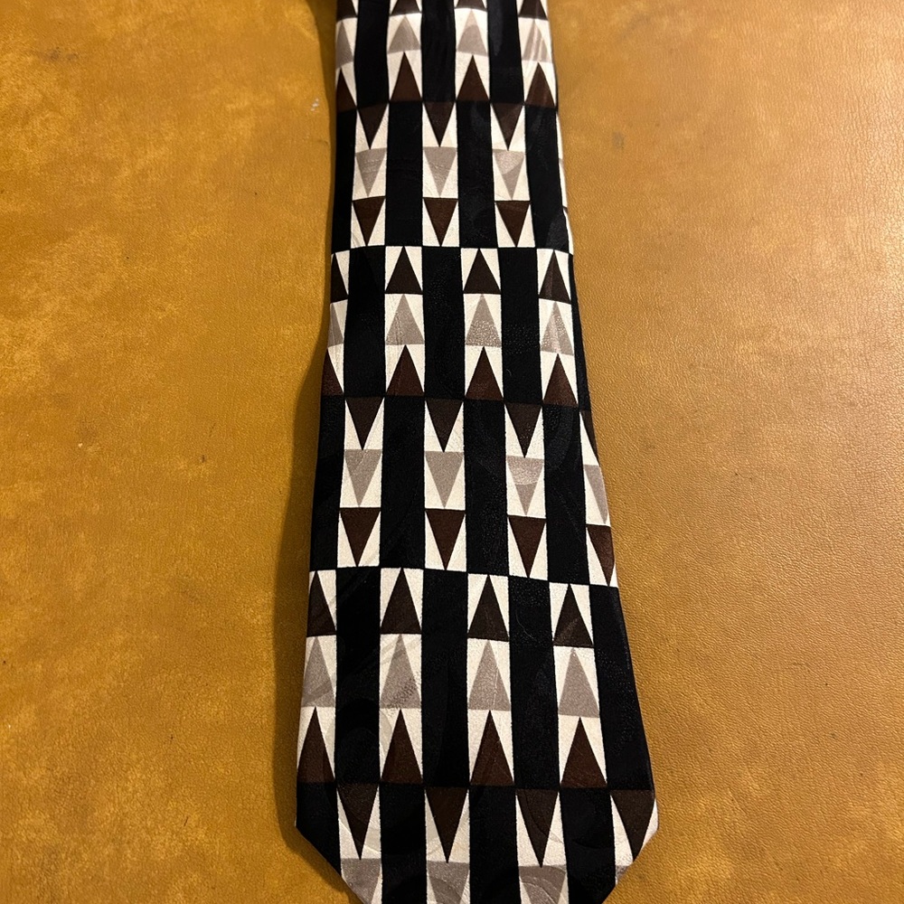 Vintage Structure 100% Silk Diamond Pattern Men’s Necktie Black Brown White USA